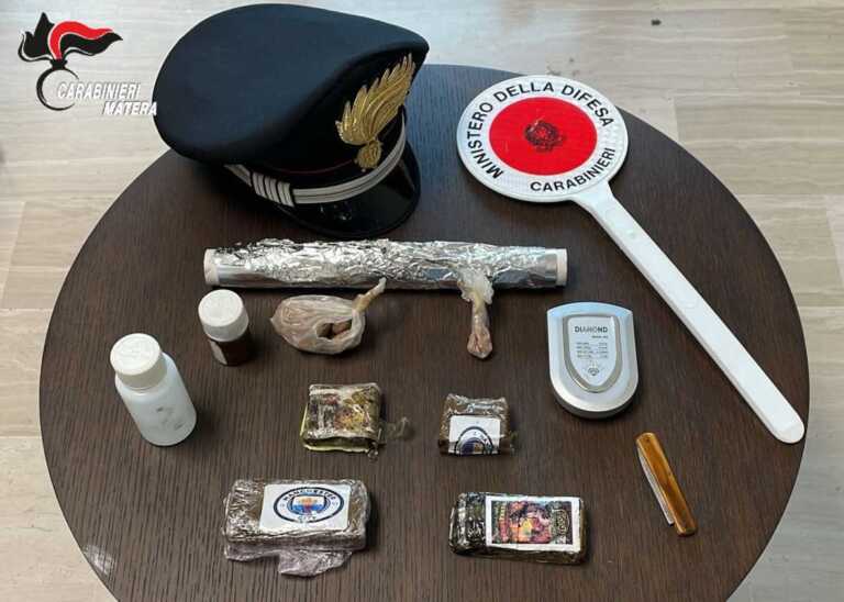 Montalbano Jonico, nascondevano e vendevano droga in casa: coppia arrestata
