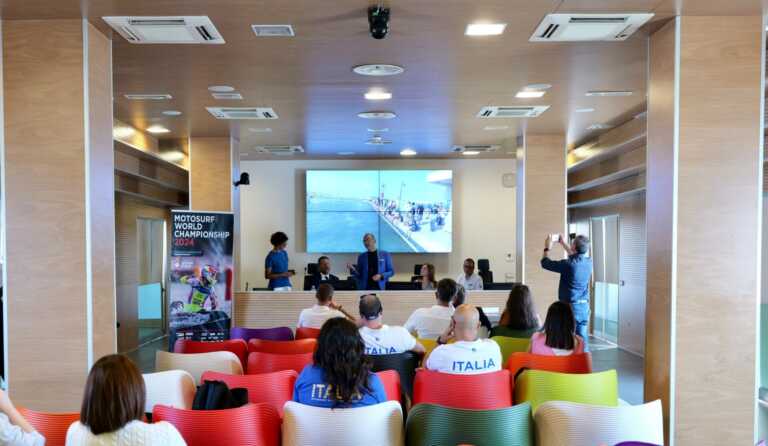 Fa tappa in Puglia il campionato mondiale di MotoSurf: 150 piloti a Rodi Garganico – VIDEO