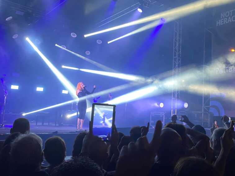 Piazza gremita a Policoro per il concerto di Noemi: evento clou della Notte di Heraclea
