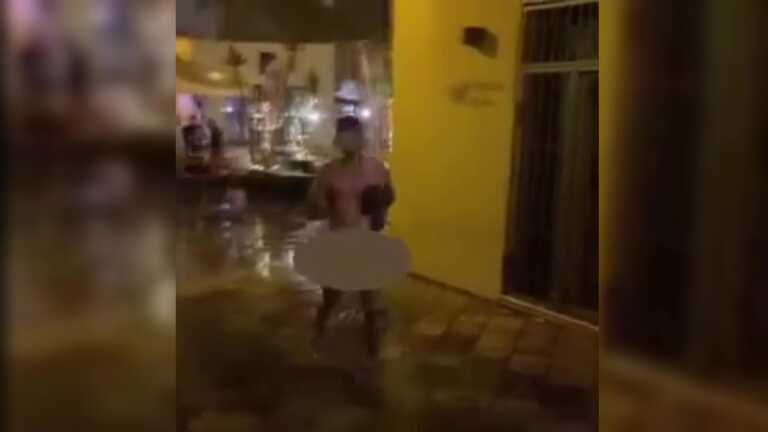 Nardò, turista nudo in piazza per l’addio al celibato: picchiato brutalmente – VIDEO