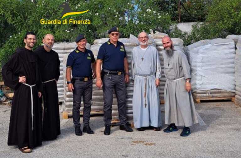Bitonto, 16mila chili di pellet sequestrati a un’azienda: la Gdf li dona in beneficenza