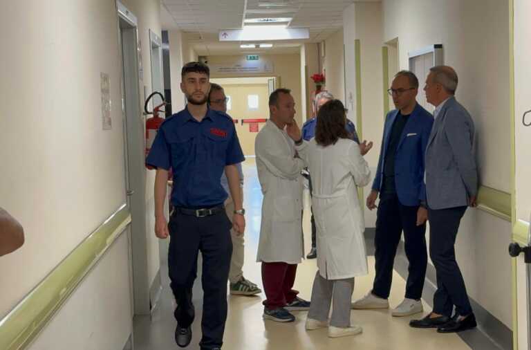 Medici aggrediti, Piemontese al “Riuniti”. Emiliano: «Il governo garantisca la sicurezza»