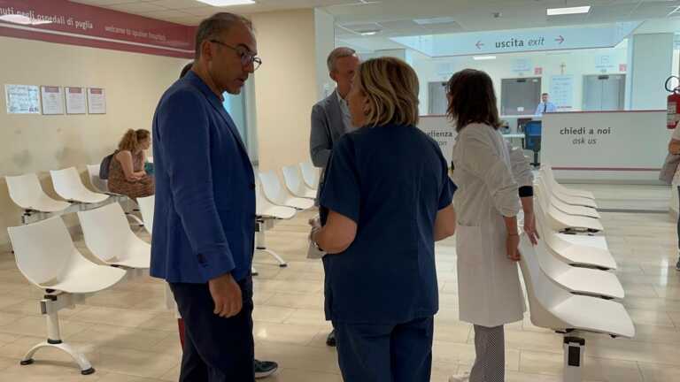 Galleria foto 'Medici aggrediti, Piemontese al “Riuniti”. Emiliano: «Il governo garantisca la sicurezza»' - foto 1
