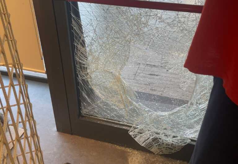 Taranto, furto in biblioteca: rompono il vetro della porta e rubano l’incasso dei distributori