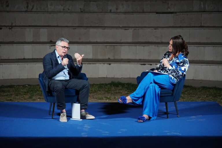 Barletta, sassi a Pregliasco mentre parla di Covid: «Per gli imbecilli non c’è cura» – L’INTERVISTA
