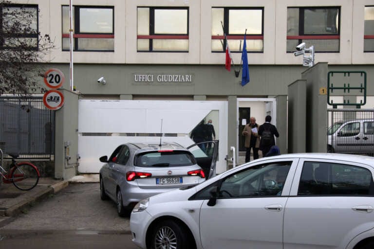 Codice interno, agenti e militari infedeli aiutavano il clan a Bari. È caccia alle talpe