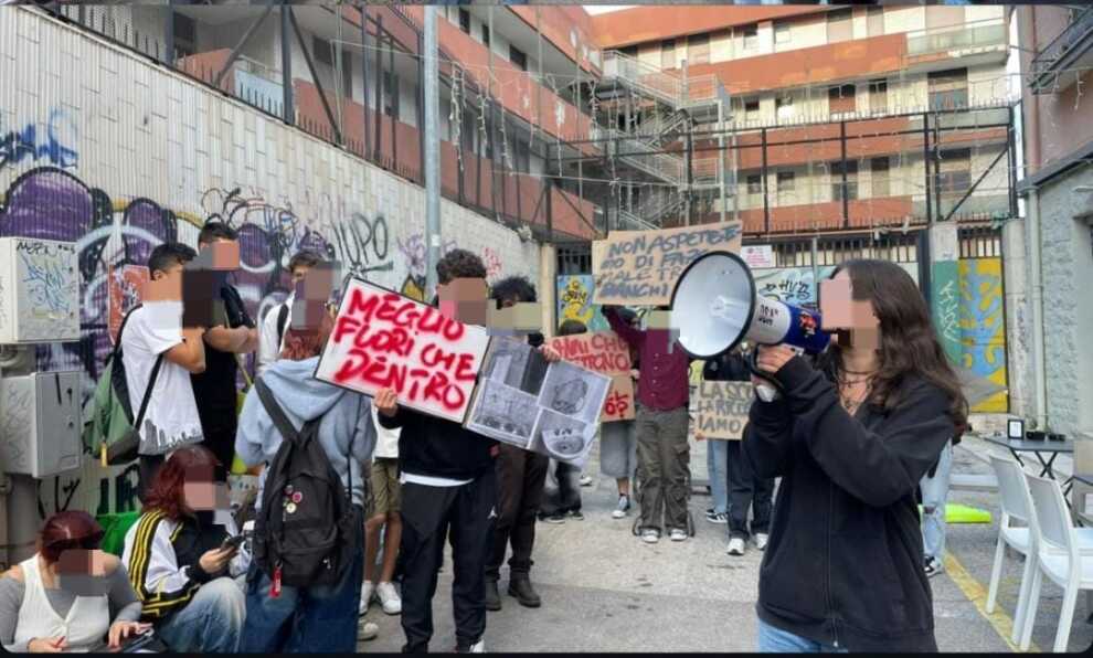 Bari, protesta degli studenti al “De Nittis”: «Vogliamo una scuola sicura»