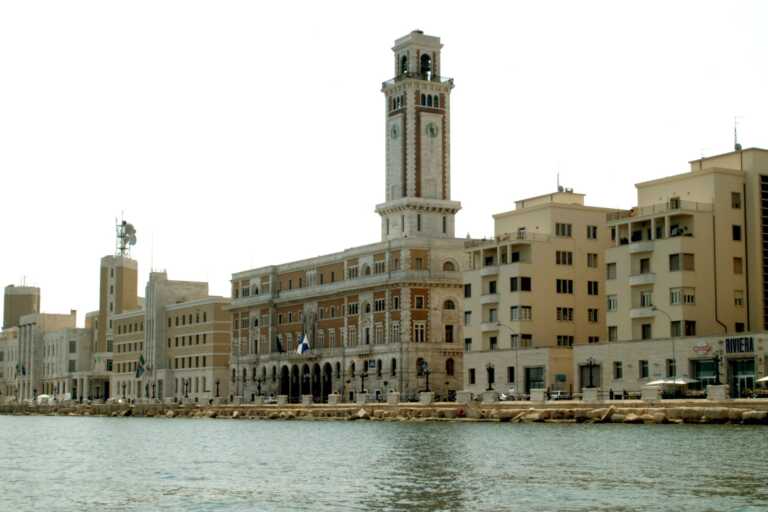 Bari, ecco le liste per la Città Metropolitana: centrodestra unito e dem in affanno