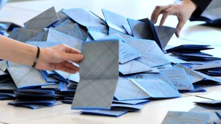 Voti venduti a Brindisi: 30 euro per una preferenza. Ora spunta un assessore Voti venduti a Brindisi: 30 euro per una preferenza. Ora spunta un assessore
