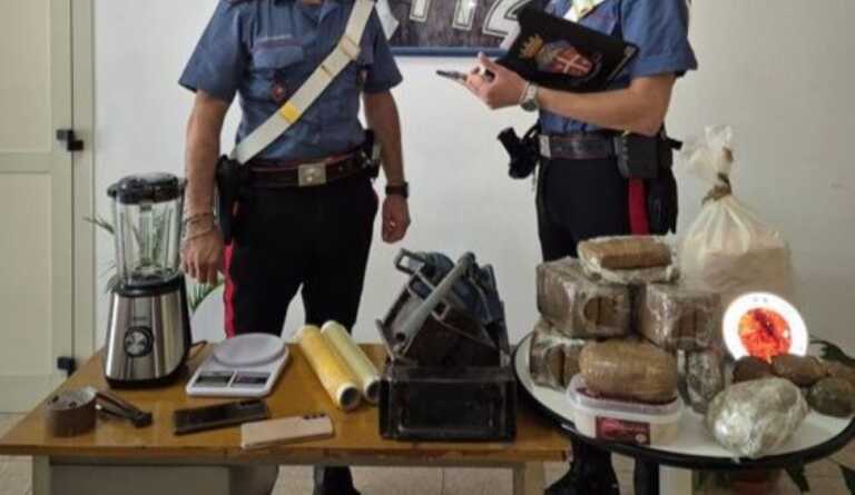 Bari, sorprese con 17 chili di droga: il deposito in casa. Arrestate 2 donne
