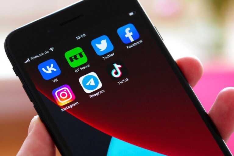 Social e politica, così comunicano i leader pugliesi