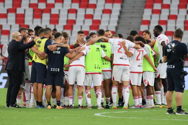 Bari, la delusione dei tifosi dopo le parole di De Laurentiis: «I nostri sogni ostaggio della società»