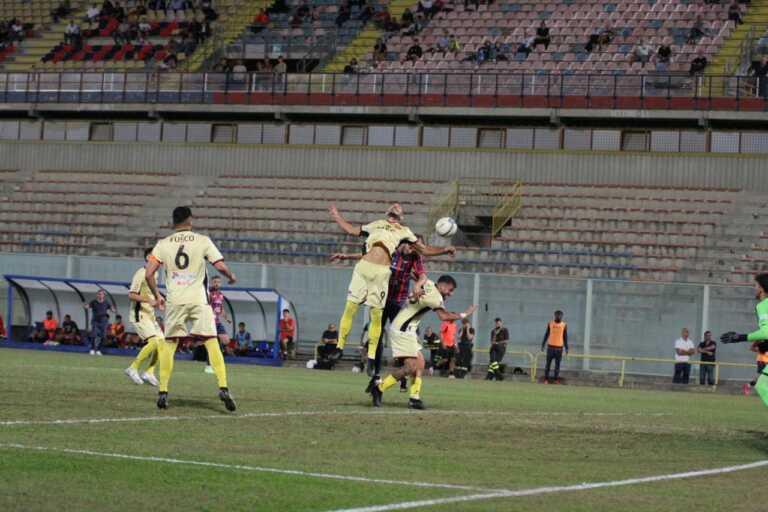 Serie C, punto prezioso per il Taranto col Sorrento: doppietta ed espulsione per Zigoni