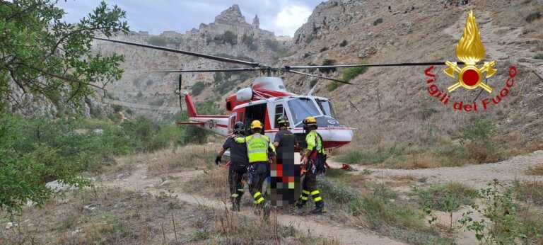 Scivolano dal ponte Tibetano a Matera: in ospedale una bimba e un’anziana – VIDEO