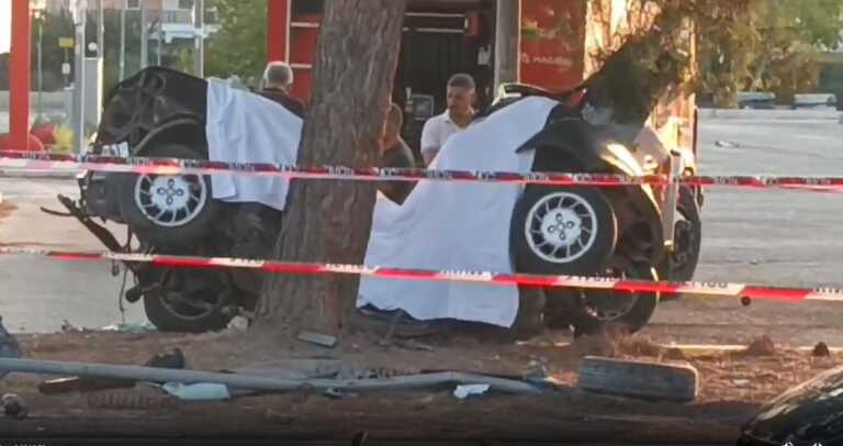 Incedente a Foggia, in auto si schianta contro un albero: muore 17enne