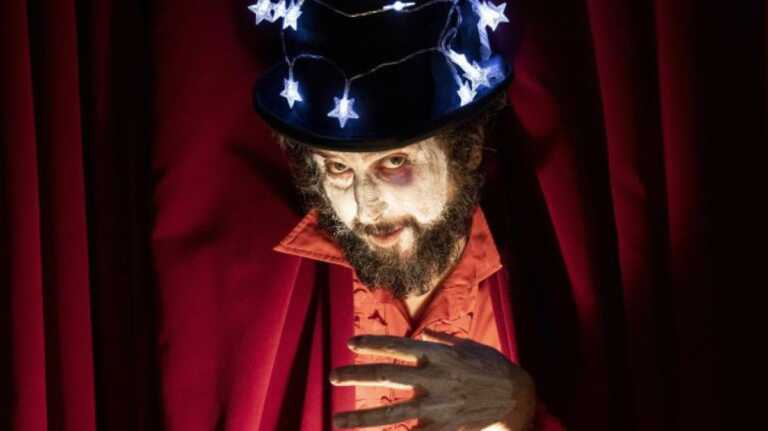 Vinicio Capossela ha voglia di fare “festa”: arriva il nuovo disco e un live a Molfetta