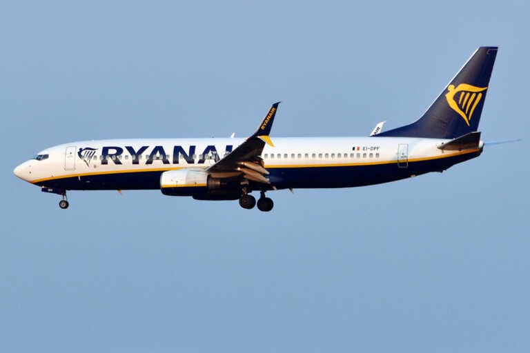 Bari, 4 ore di ritardo sul volo Ryanair da e per Venezia: ai viaggiatori 250 euro Bari, 4 ore di ritardo sul volo Ryanair da e per Venezia: ai viaggiatori 250 euro
