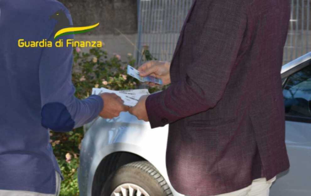 Fiera del Levante, fermati 40 “bagarini” a Bari: sequestrati quasi 300 biglietti