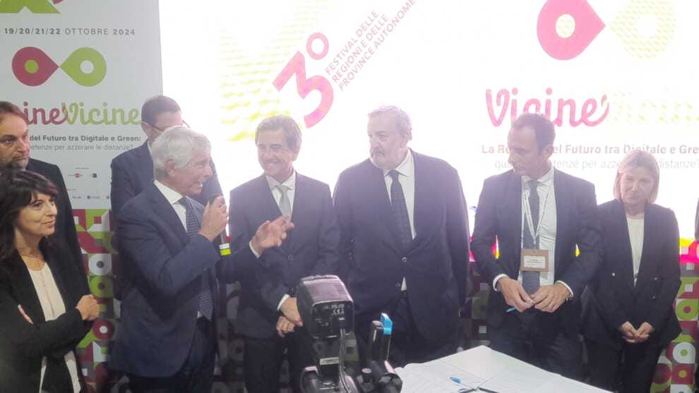 Ciclismo, nasce il Giro delle Regioni: firmato a Bari il protocollo con il ministro Abodi – VIDEO