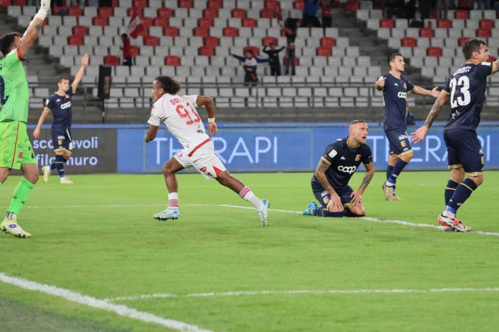 Bari – Catanzaro 1-1: biancorossi avanti con Dorval, risponde Iemmello