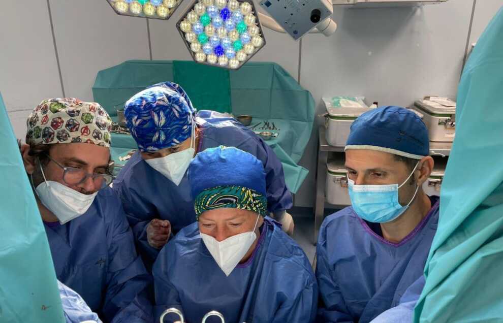 Una cisti ovarica complica la gravidanza: una donna operata con successo a Monopoli