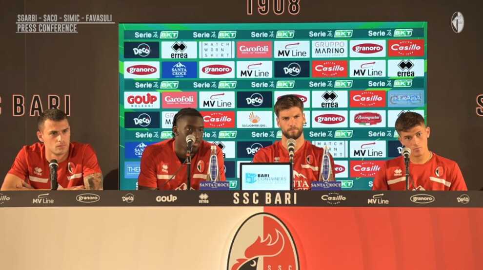 Bari, «Longo e Conte simili» e la forza del gruppo: Saco Sgarbi Simic e Favasuli si presentano – VIDEO