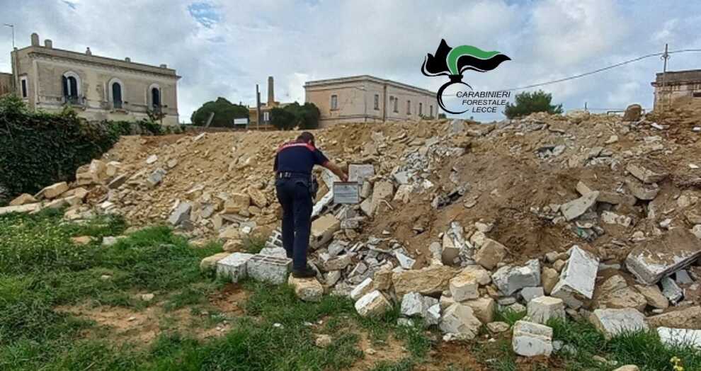 Alezio, una discarica abusiva in un terreno di sua proprietà: denunciato un imprenditore