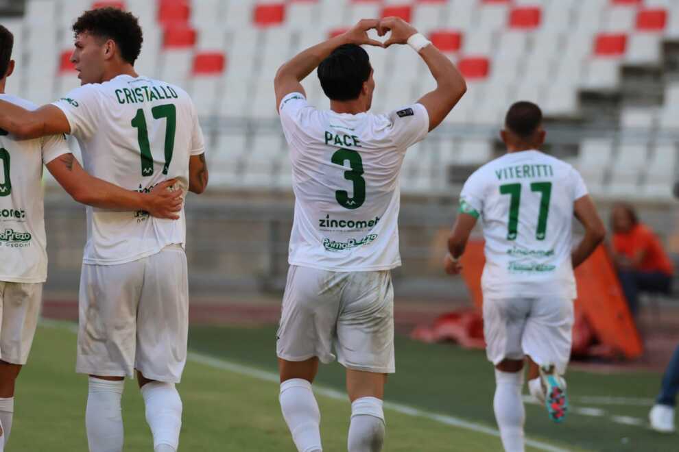 Serie C, il Monopoli in emergenza vince il derby: batte 1-0 l’Altamura e vola in vetta