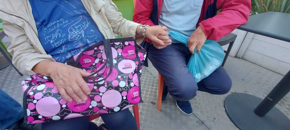 Anziani sfrattati a Bari: «Noi trattati peggio di criminali. Ora siamo per strada» – VIDEO
