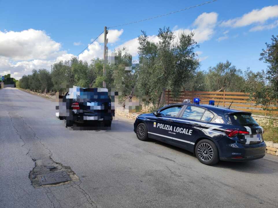 Fugge all’alt della Locale e sperona una volante della polizia di Stato: arrestato un uomo a Bari