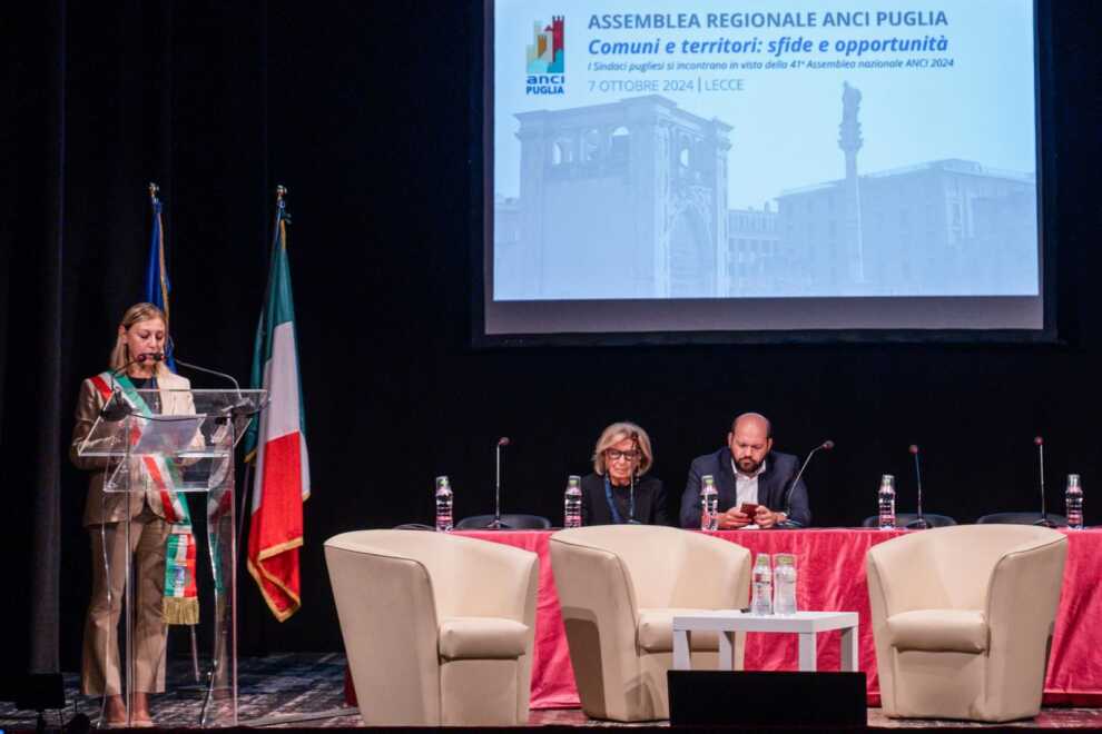 A Lecce l’assemblea dell’Anci Puglia, Pascazio: «Bene anticipazione 90% per interventi Pnrr» – VIDEO