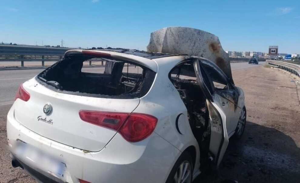 Barletta, rapinano un benzinaio e incendiano un’auto per fuggire: ingente il bottino