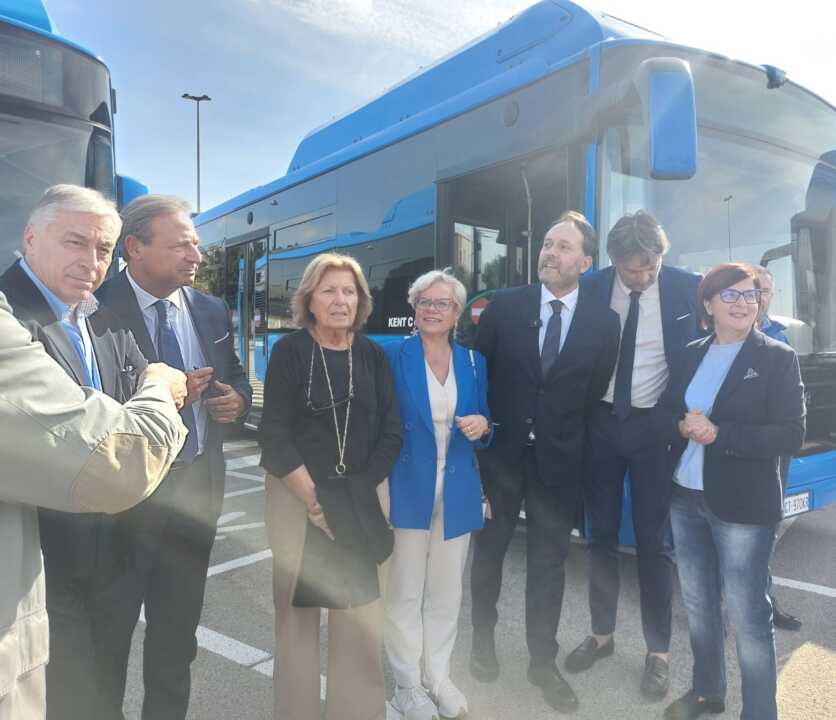 A Lecce 5 nuovi bus a metano per il trasporto pubblico locale: acquistati dalla Regione Puglia