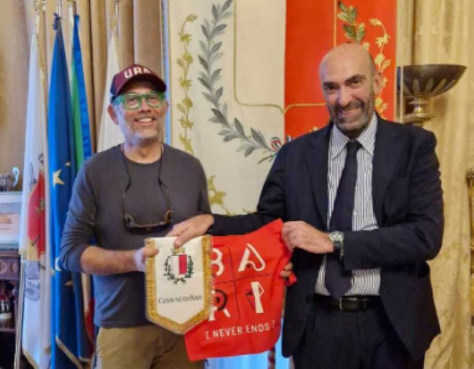 Bari, Leccese accoglie Guillemin: attivista e vicesindaco di Bordeaux in sella per il clima