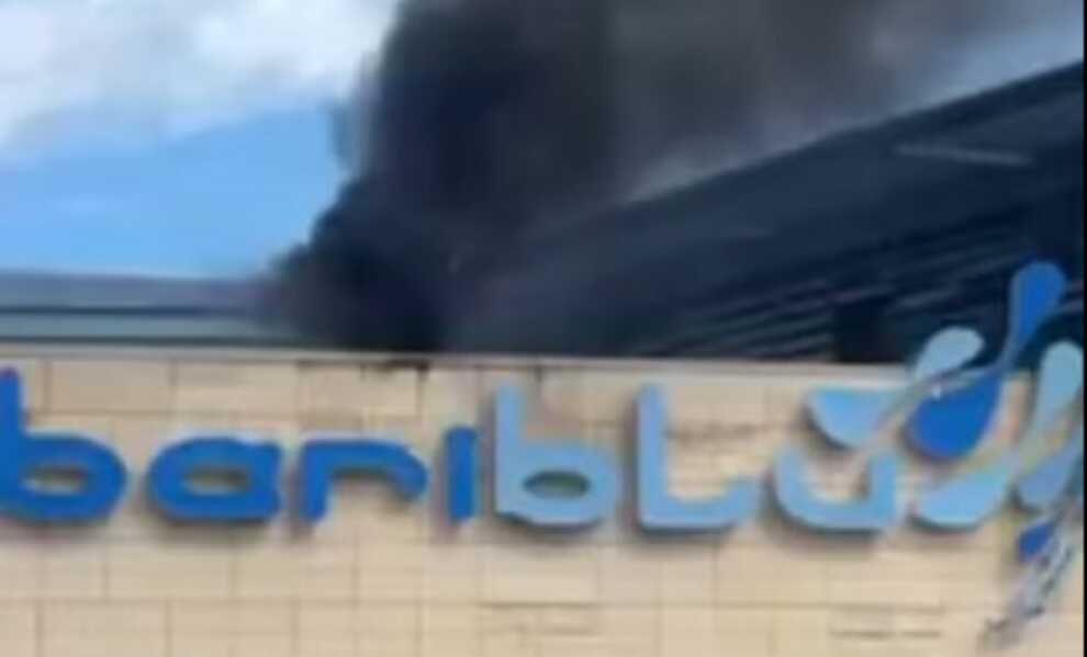Triggiano, paura a Bariblu: le fiamme da un ristorante del centro commerciale – VIDEO
