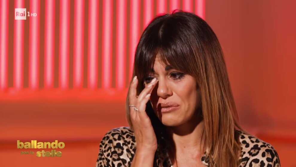 Ballando con le stelle, Bianca Guaccero racconta degli attacchi di panico e si commuove – VIDEO