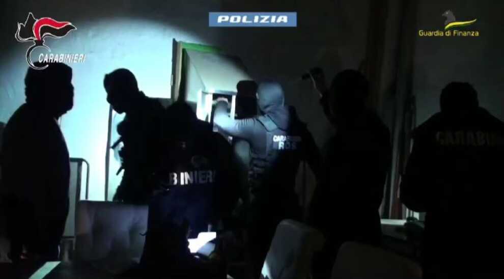 Mafia del Gargano, i carabinieri minacciati con i kalashnikov. Un indagato: «Ucciderò anche i bambini»