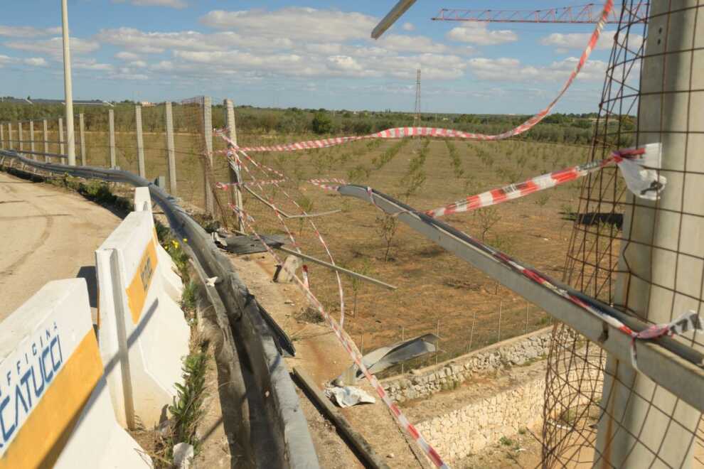 Auto fuori strada a Cassano, sul “cavalcavia della morte” i tecnici del Ministero