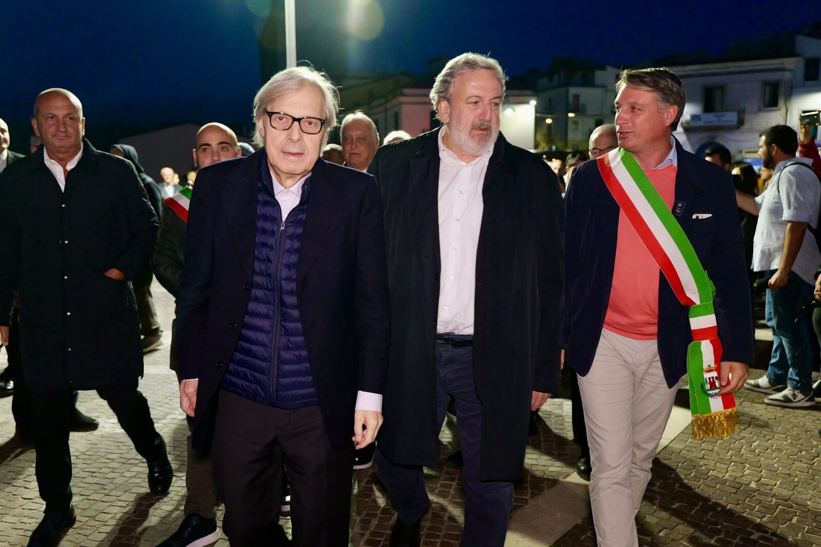 Sgarbi e Emiliano a Celenza Valfortore: «No al parco eolico, una questione di identità» – VIDEO