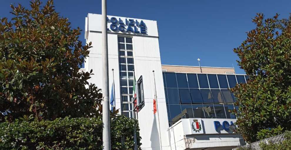 Ruba merce in un supermercato a Bari: 50enne denunciato dalla polizia locale