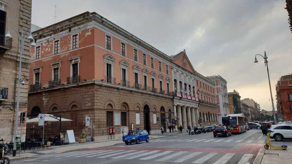 Il Comune di Bari non sarà sciolto per mafia, la Cgil: «Ora non si criminalizzino i dipendenti»
