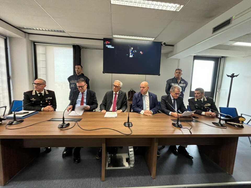 Traffico di rifiuti tra Campania e Puglia, la Dda: «Serve un intervento normativo» – VIDEO