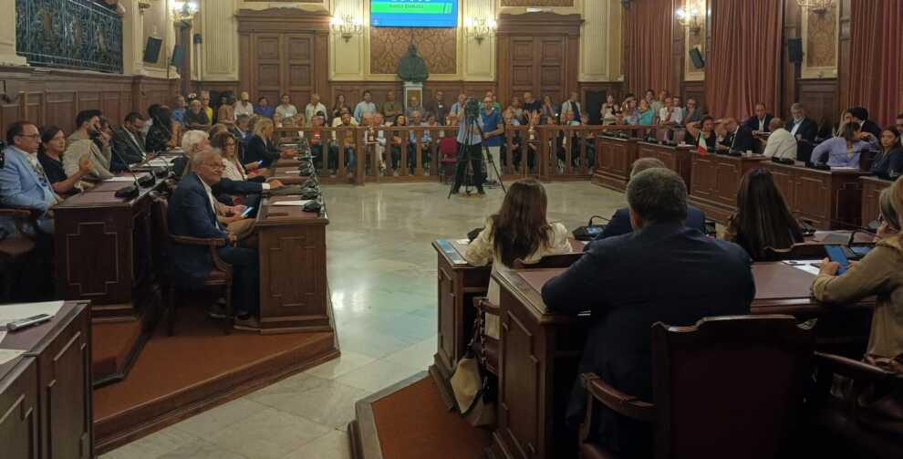 Bari, ok a indennità e gettoni ma in Consiglio è “rissa” sulle misure anti-movida