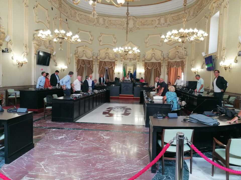 Consulenze gratis a Lecce, Poli Bortone insiste: protestano gli Ordini e l’opposizione