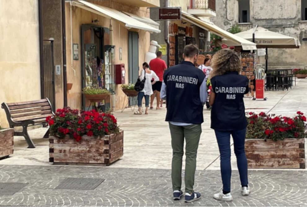 Controlli dei Nas tra Taranto e Brindisi: chiuse 19 imprese, scoperto un b&b in un centro estetico