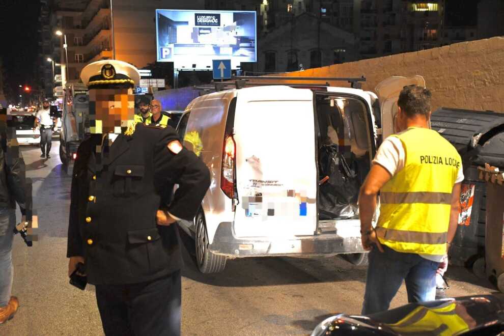 Galleria foto 'Operazione “Green city” a Bari: controlli a tappeto in centro, decine le multe' - foto 1