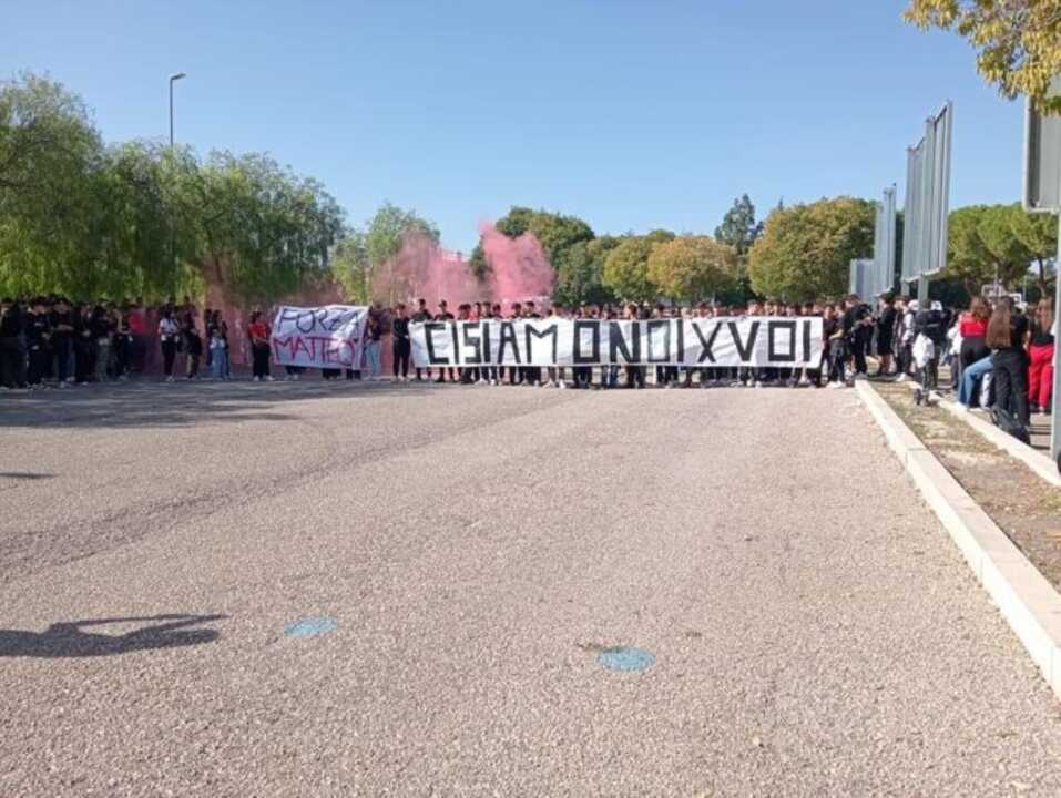 Incidente dopo Potenza-Foggia, gli studenti in corteo per manifestare vicinanza ai feriti