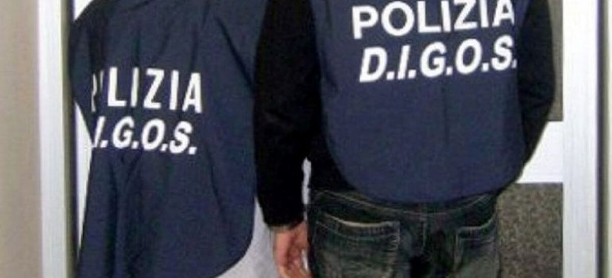 Potenza, arrestato un 14enne: «Voleva creare una provincia dello Stato islamico in Italia» Potenza, arrestato un 14enne: «Voleva creare una provincia dello Stato islamico in Italia»