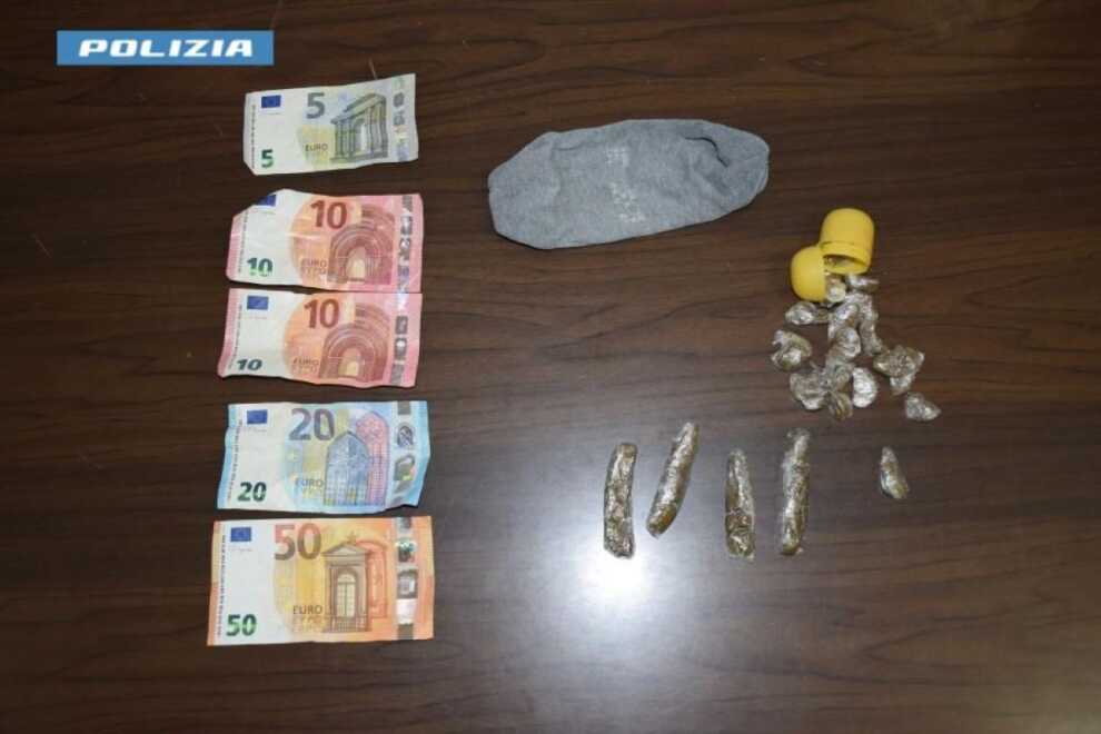 Salento, droga nascosta in un calzino: arrestato 30enne nigeriano