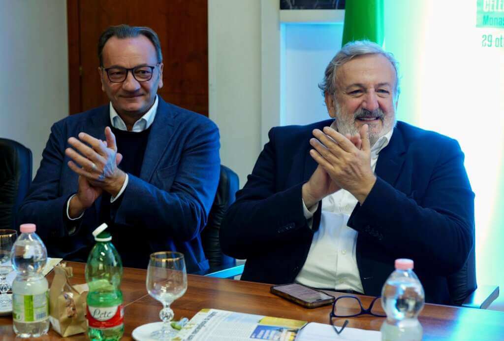 Galleria foto 'Sgarbi e Emiliano a Celenza Valfortore: «No al parco eolico, una questione di identità» – VIDEO' - foto 3